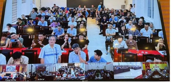 Người dân nêu ý kiến tại các điểm cầu trực tuyến. Ảnh: Nguyễn Hùng