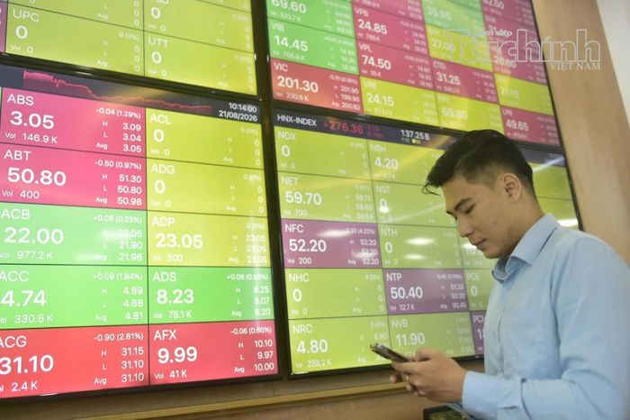 Khi VN-Index tiến lên vùng giá cao, áp lực chốt lời bắt đầu gia tăng. Ảnh: Đức Thanh