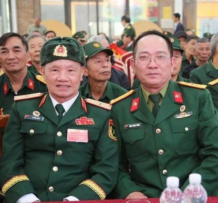 Thành Đô và Thiếu tướng Lê Công Đoàn, cựu chiến binh Trung đoàn Đặc công 429, tại Vĩnh Lộc, Thanh Hóa, ngày 12/3/2026. Ảnh: Thành Đô. ↵