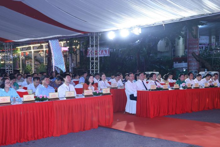 Các đại biểu tham dự lễ Khai mạc
