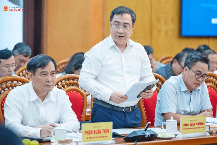 Phó Chủ nhiệm Ủy ban Văn hóa và Xã hội Đặng Xuân Phương phát biểu. Ảnh: Phạm Thắng