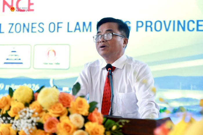 Ông Phan Dương Cường, Trưởng Ban Quản lý các khu công nghiệp tỉnh Lâm Đồng phát biểu tại hội nghị. Ảnh: Quang Phương