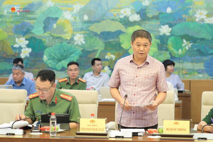 Phó Cục trưởng Cục Pháp chế và cải cách hành chính, tư pháp, Bộ Công an, Thượng tá Ngô Đức Thắng phát biểu. Ảnh: Hồ Long