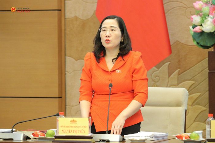 Phó Chủ nhiệm Ủy ban Pháp luật và Tư pháp Nguyễn Thị Thủy phát biểu. Ảnh: Hồ Long