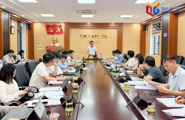 Phó Chủ tịch Thường trực HĐND thành phố Quảng Ninh Nguyễn Hồng Dương, Trưởng đoàn giám sát phát biểu tại cuộc làm việc