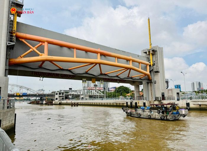 Công Tân Thuận đang bước vào giai đoạn hoàn thiện. Ảnh: Tịnh Hà