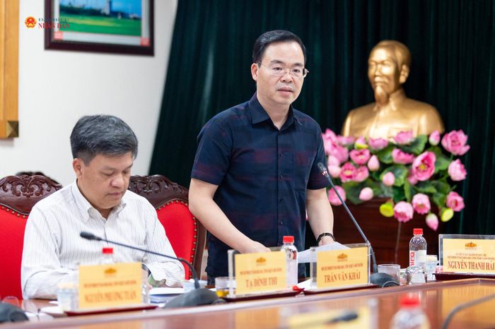 Phó Bí thư Đảng ủy, Phó Chủ nhiệm Ủy ban Khoa học, Công nghệ và Môi trường Trần Văn Khải phát biểu
