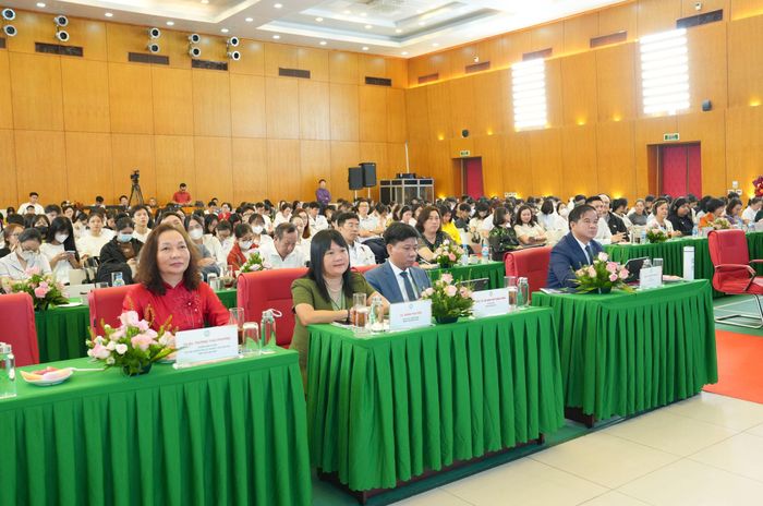 Các đại biểu tham dự Hội nghị khoa học Bệnh viện Bạch Mai lần thứ I
