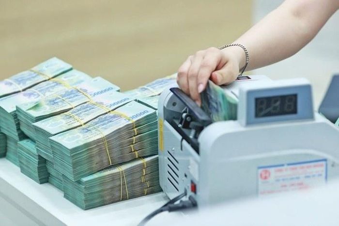 Tiền gửi của dân cư tính đến cuối tháng 7 đạt 11,2 triệu tỷ đồng, tăng gần 9% so với thời điểm cuối năm ngoái.
