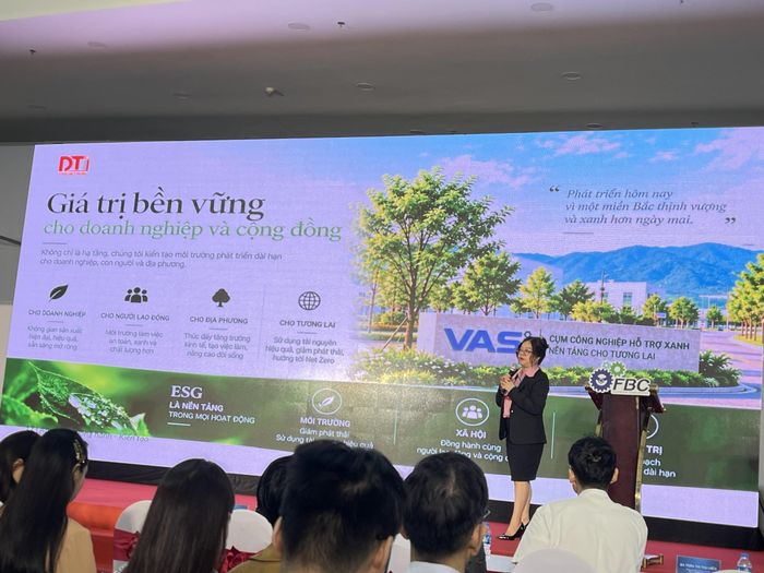 Bà Trần Thị Thu Hiền, Tổng giám đốc DTJ Group phát biểu tại hội thảo