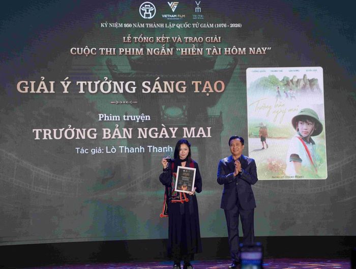 Ban Tổ chức trao Giải Phim được yêu thích nhất và Giải Ý tưởng sáng tạo.