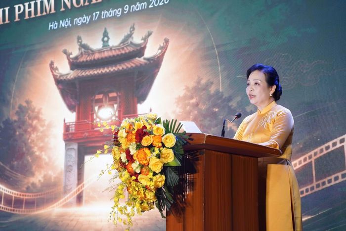 TS Ngô Phương Lan, Chủ tịch VFDA, đồng Trưởng Ban Tổ chức phát biểu tổng kết cuộc thi.
