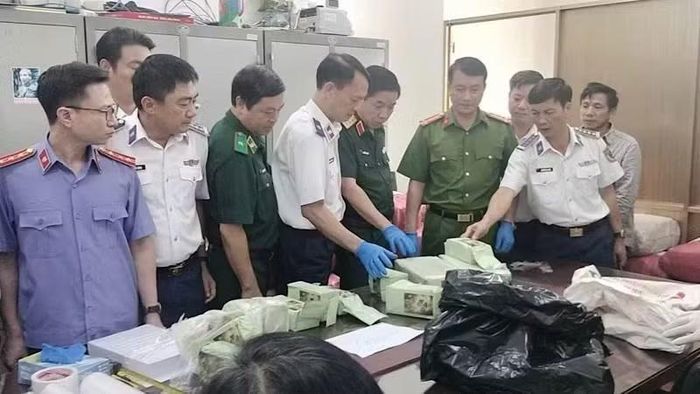 Lực lượng chức năng giám định số ma túy được thu giữ