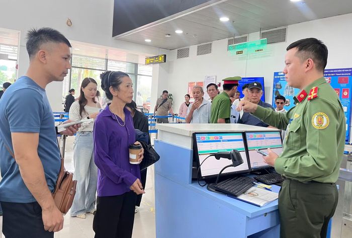 Lực lượng làm nhiệm vụ an ninh được tăng cường ca, kíp, kiểm tra, kiểm soát tại các khu vực trọng yếu, làm việc xuyên lễ, không kể ngày nghỉ cuối tuần và ngoài giờ hành chính.
