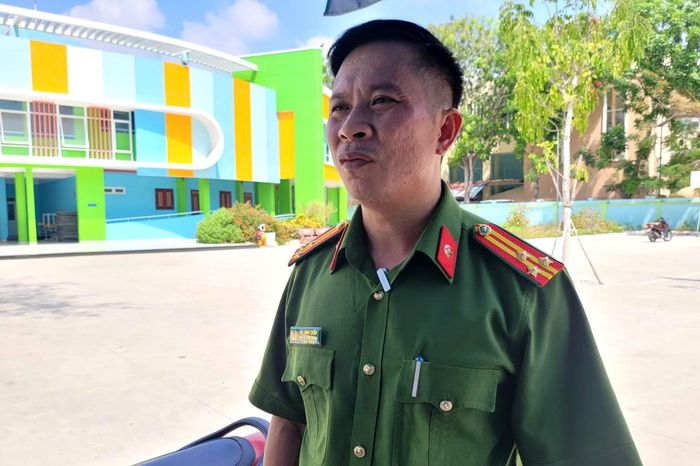 Thượng tá Bùi Minh Chiến, Phó Trưởng phòng Cảnh sát điều tra tội phạm về ma túy Công an TP Hồ Chí Minh trao đổi với phóng viên.