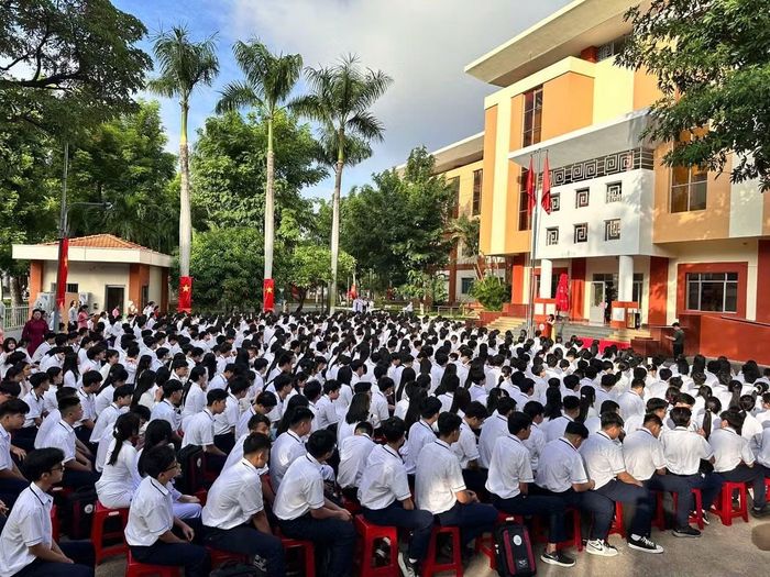 Trụ sở UBND quận Tân Phú cũ được chuyển thành Trường THPT Thoại Ngọc Hầu.