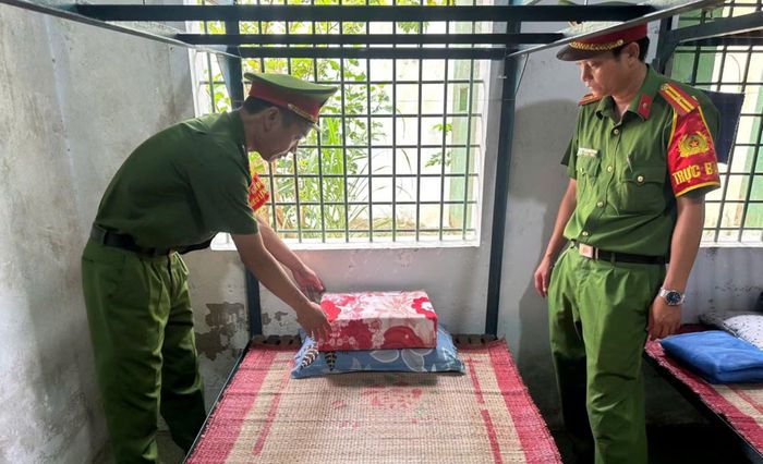 Tổ điều lệnh Cơ sở cai nghiện ma túy số 2 thường xuyên kiểm tra việc thực hiện các quy định tại nơi ở của học viên.