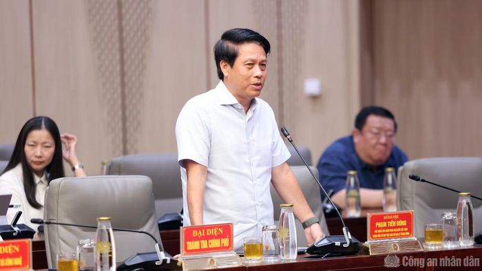 Các đại biểu thảo luận, đề xuất giải pháp nhằm tiếp tục nâng cao hiệu quả thực hiện các nhiệm vụ về xây dựng, hoàn thiện cơ sở dữ liệu quốc gia, cơ sở dữ liệu chuyên ngành.