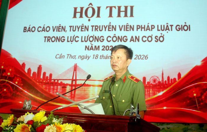 Thiếu tướng Huỳnh Việt Hòa, Giám đốc Công an TP Cần Thơ phát biểu tại lễ khai mạc.