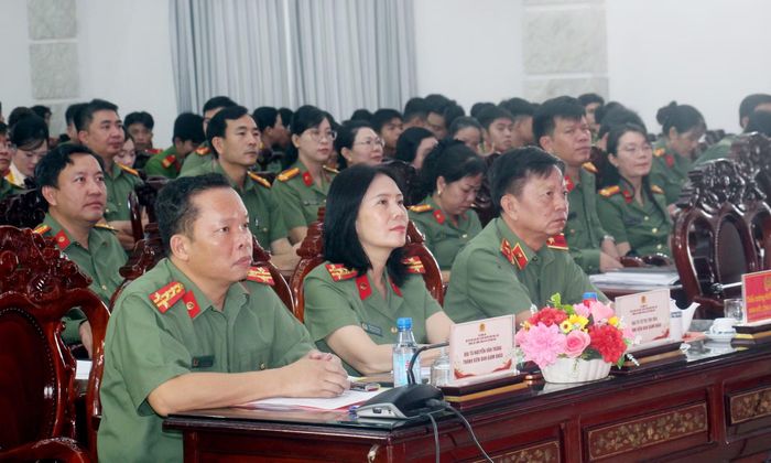 Các đại biểu dự lễ khai mạc hội thi.