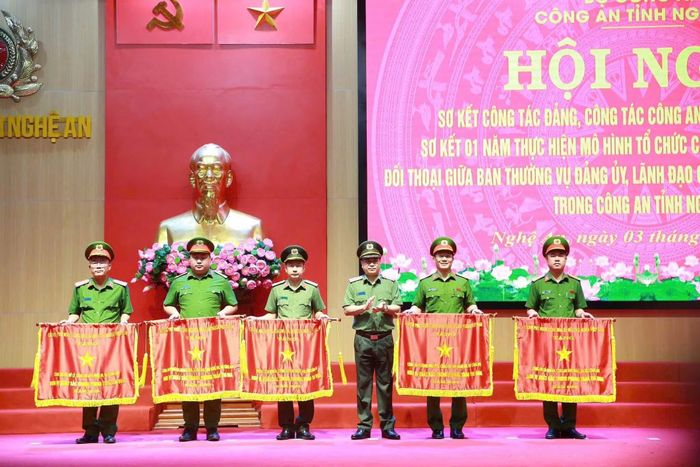 Công an xã Vạn An vinh dự nhận Cờ thi đua của Chính phủ trong phong trào thi đua “Vì an ninh Tổ quốc” năm 2025.