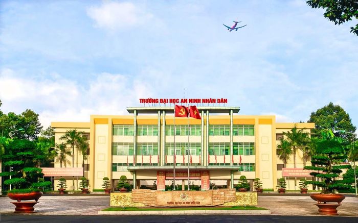Trường Đại học An ninh nhân dân được sáp nhập vào Học viện An ninh nhân dân để thành lập Phân hiệu của Học viện An ninh nhân dân tại TP Hồ Chí Minh.