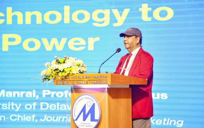 Giáo sư Ajay K. Manrai - Tổng biên tập Tạp chí The Journal of Global Marketing.