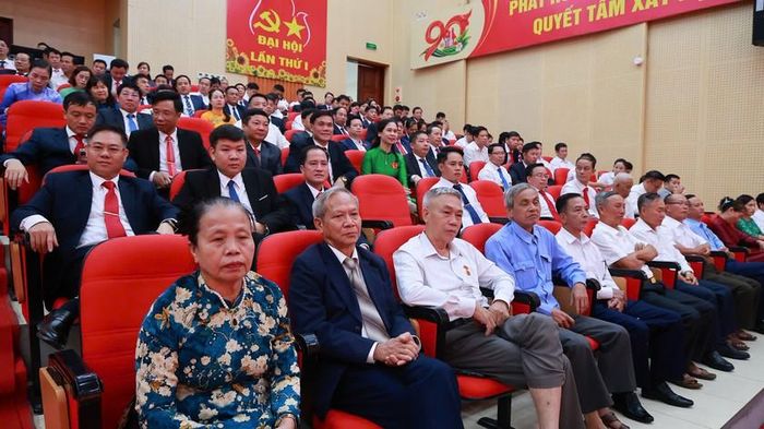 Các đại biểu, đảng viên và nhân dân dự Lễ kỷ niệm.
