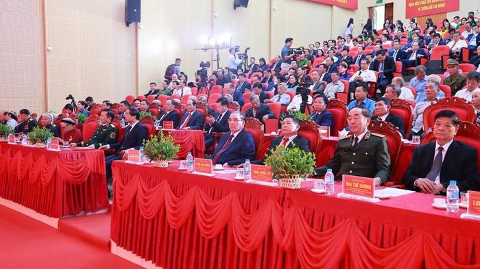 Các đại biểu dự Lễ kỷ niệm 90 năm thành lập cơ sở Đảng Cộng sản đầu tiên của tỉnh Thái Nguyên.