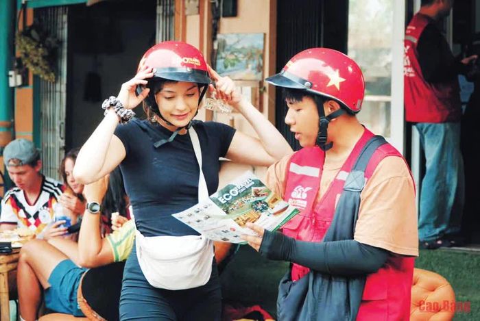 Hướng dẫn viên có vai trò quyết định đối với mức độ thành công của hành trình và sự hài lòng của khách du lịch.