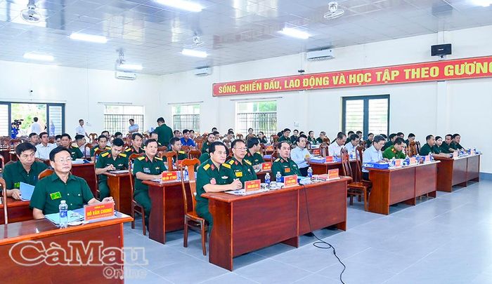 Các đại biểu tham dự khai mạc diễn tập chiến đấu phòng thủ phường An Xuyên năm 2026.