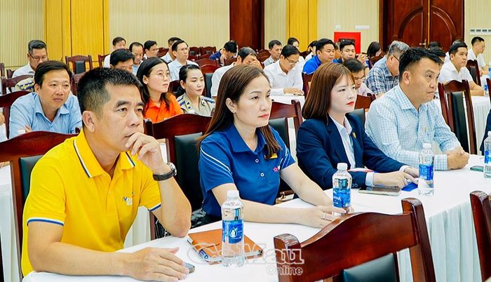Đại diện các tổ chức tín dụng tham dự hội nghị.