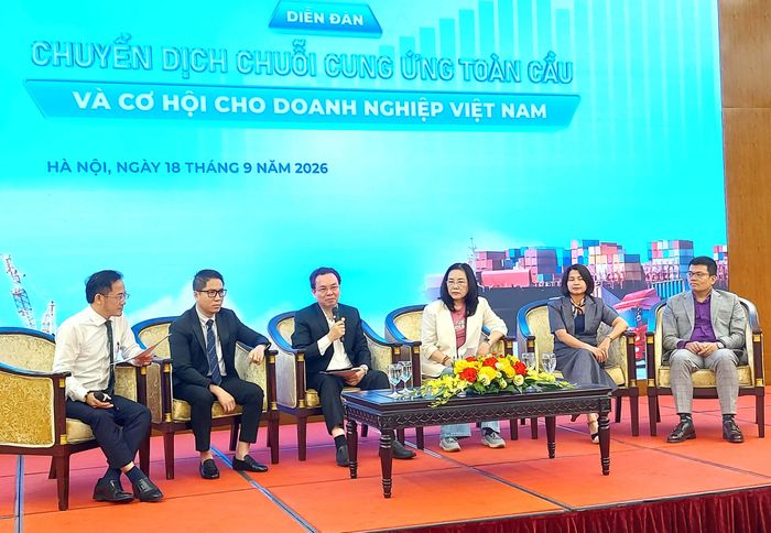 Các chuyên gia trao đổi tại Diễn đàn. Ảnh: T.THIỆN