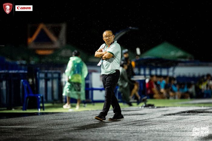 Phát ngôn của HLV Park Hang-seo gây tranh cãi trên mạng xã hội. Ảnh: Kanchanaburi Power FC