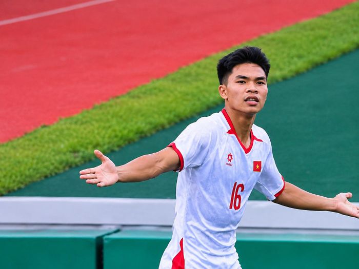 Lê Phát nhân đôi cách biệt cho ĐT U23 Việt Nam