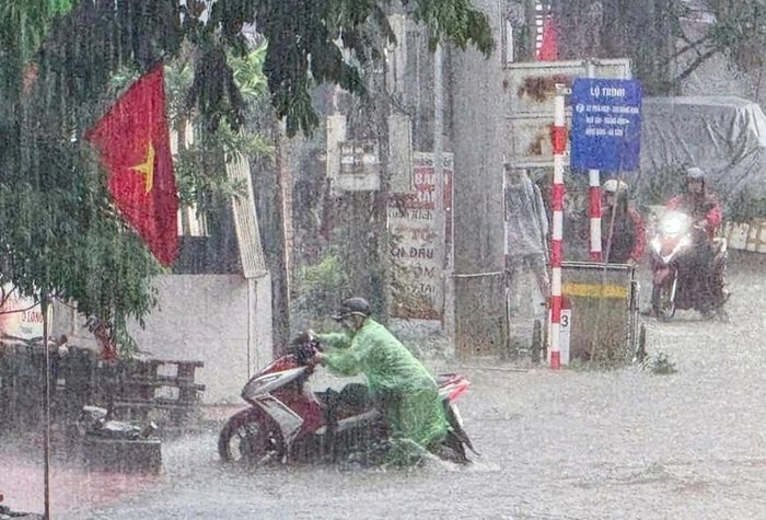 Nhiều nơi đề phòng dông lốc, sét và gió giật. Ảnh minh họa