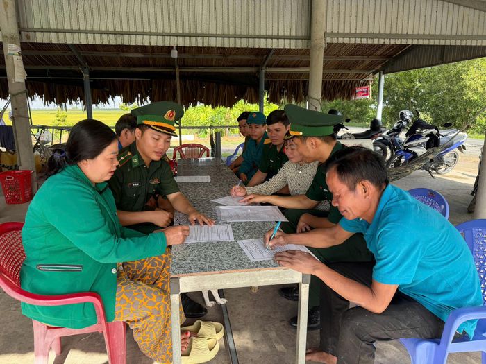 Tuyên truyền, vận động người dân ký cam kết không tiếp tay cho hoạt động XNC trái phép