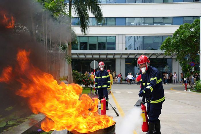 Lực lượng tham gia diễn tập chữa cháy 