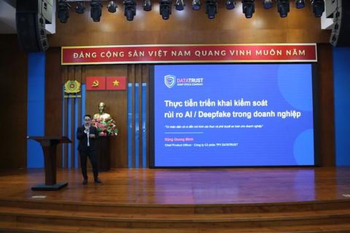 Ông Đặng Quang Minh - Giám đốc Công ty Cổ phần TPV Datatrust chia sẻ tại hội thảo