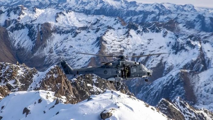 Trực thăng vận tải chiến thuật NH90 mang số hiệu TNZA002. Ảnh: Airbus