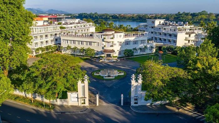 Trong tháng 9, Azerai La Residence Huế khách sạn sang trọng mang phong cách Art Deco nổi tiếng bên dòng sông Hương sẽ tổ chức kỷ niệm 20 năm hoạt động.