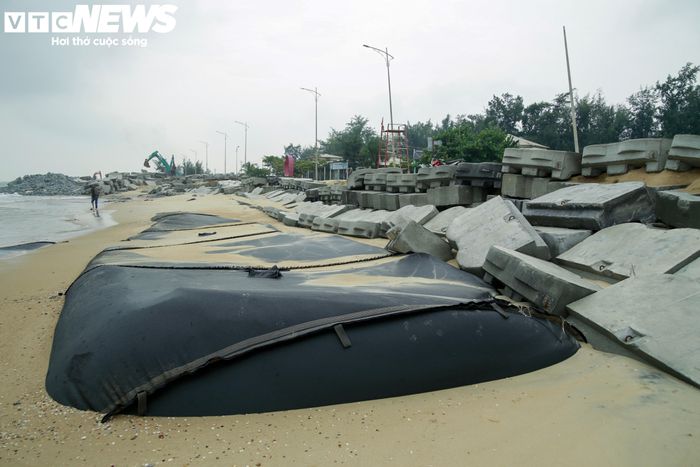 Điều may mắn là các hạng mục đã thi công từ trước đó cơ bản an toàn sau những ngày mưa lũ kéo dài.