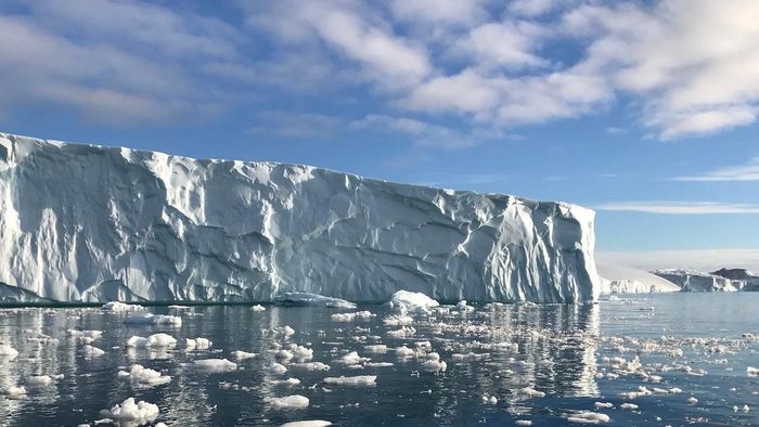 Băng trôi trên sông băng Jakobshavn tại vịnh Disko, Greenland. (Ảnh: Axios)