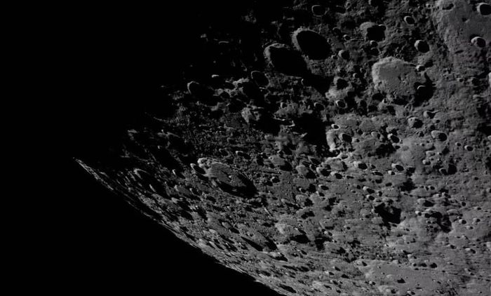 Hình ảnh bề mặt lưu vực Nam Cực-Aitken của Mặt Trăng do phi hành đoàn Artemis II ghi lại. (Ảnh: NASA)