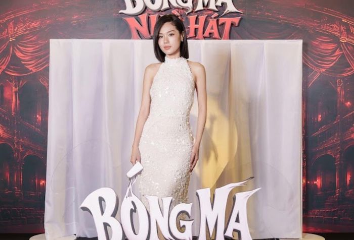 Trâm Anh trở lại trong phim điện ảnh “Bóng ma nhà hát”.
