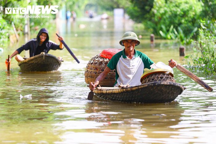 Theo Ban Chỉ huy Phòng thủ dân sự xã Xuân Mai, mực nước sông Bùi đo lúc 7h ngày 18/9 đạt 7,64 m, cao hơn báo động 3 là 0,64 m. Khoảng 6,1 km đê trên địa bàn bị ngập.