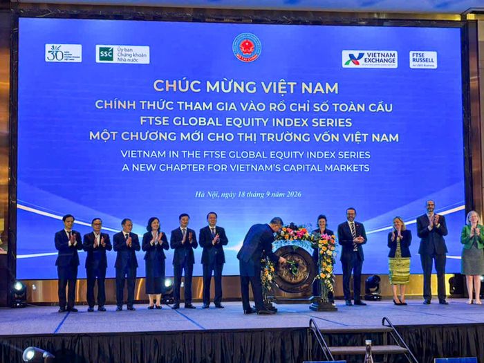  Bộ trưởng Bộ Tài chính Ngô Văn Tuấn thực hiện nghi thức đánh cồng, đánh dấu Việt Nam chính thức tham gia chỉ số thị trường mới nổi thuộc FTSE Global Equity Index Series.