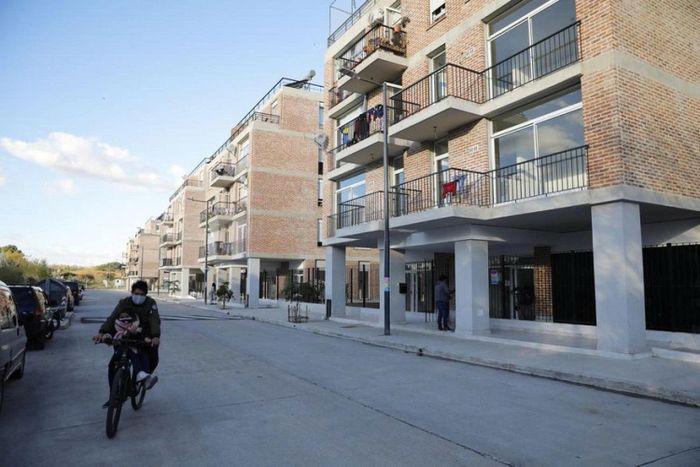 Khu nhà ở mới tại Rodrigo Bueno, Buenos Aires, được xây dựng trong quá trình cải tạo khu dân cư và bổ sung hạ tầng, không gian công cộng. Ảnh: Buenos Aires Ciudad