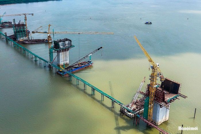 Khi hoàn thành, cầu Hồng Hà không chỉ tạo thêm một tuyến vượt sông Hồng mà còn góp phần khép kín tuyến Vành đai 4 - Vùng Thủ đô, hình thành trục giao thông liên vùng kết nối Hà Nội với các tỉnh lân cận. Công trình được kỳ vọng góp phần phân bổ lại dòng phương tiện, giảm áp lực giao thông cho các cây cầu hiện hữu, đồng thời mở rộng không gian kết nối giữa các khu vực hai bên sông Hồng.