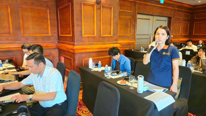 Các đại biểu, học viên tham gia thảo luận tại đợt tập huấn về Tiêu chuẩn quốc tế về trợ tử nhân đạo cho chó, mèo ngày 18-9. Ảnh: Ánh Dương